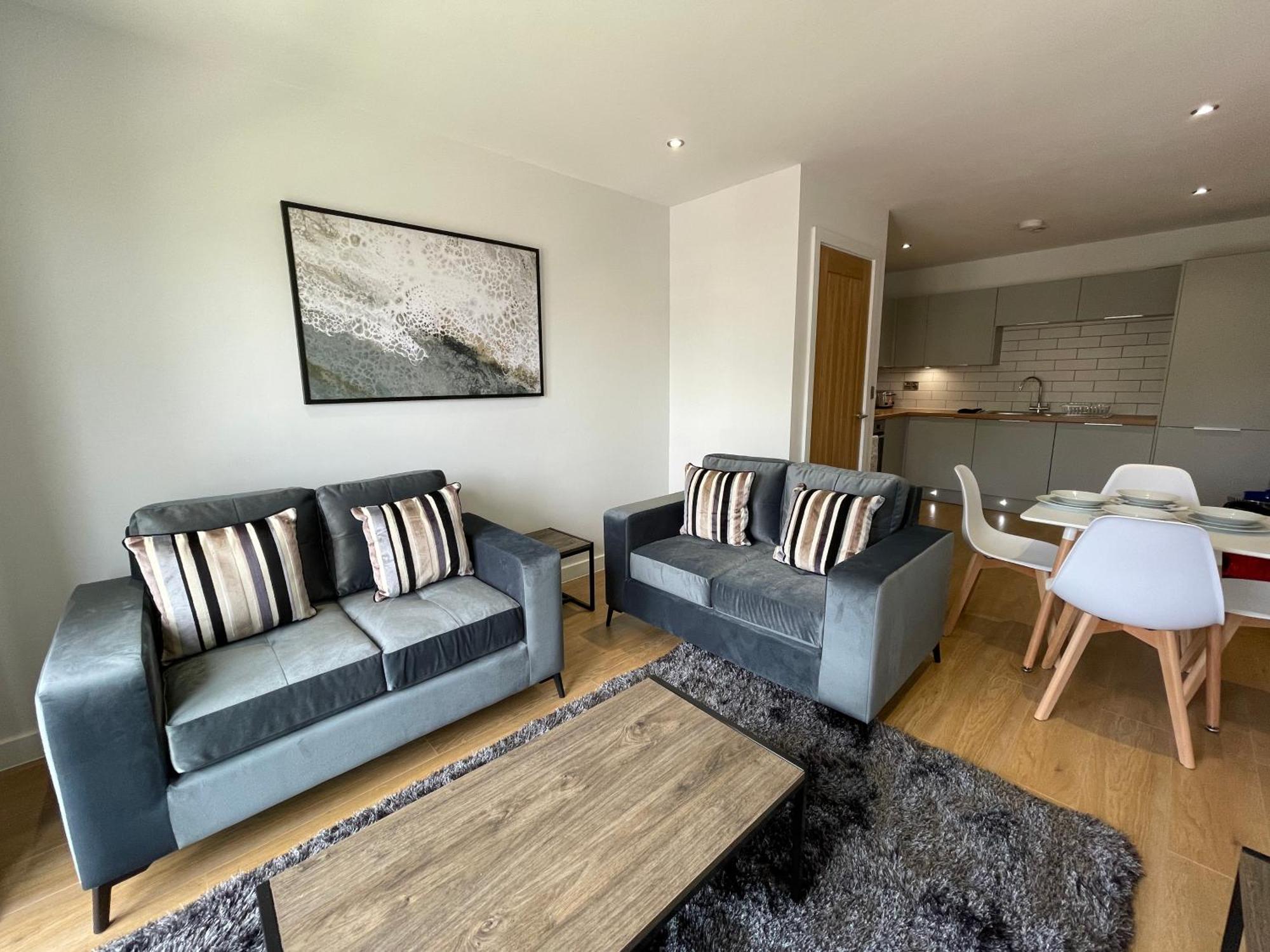 Stylish And Modern 2Br Apartment With Parking Шефилд Екстериор снимка