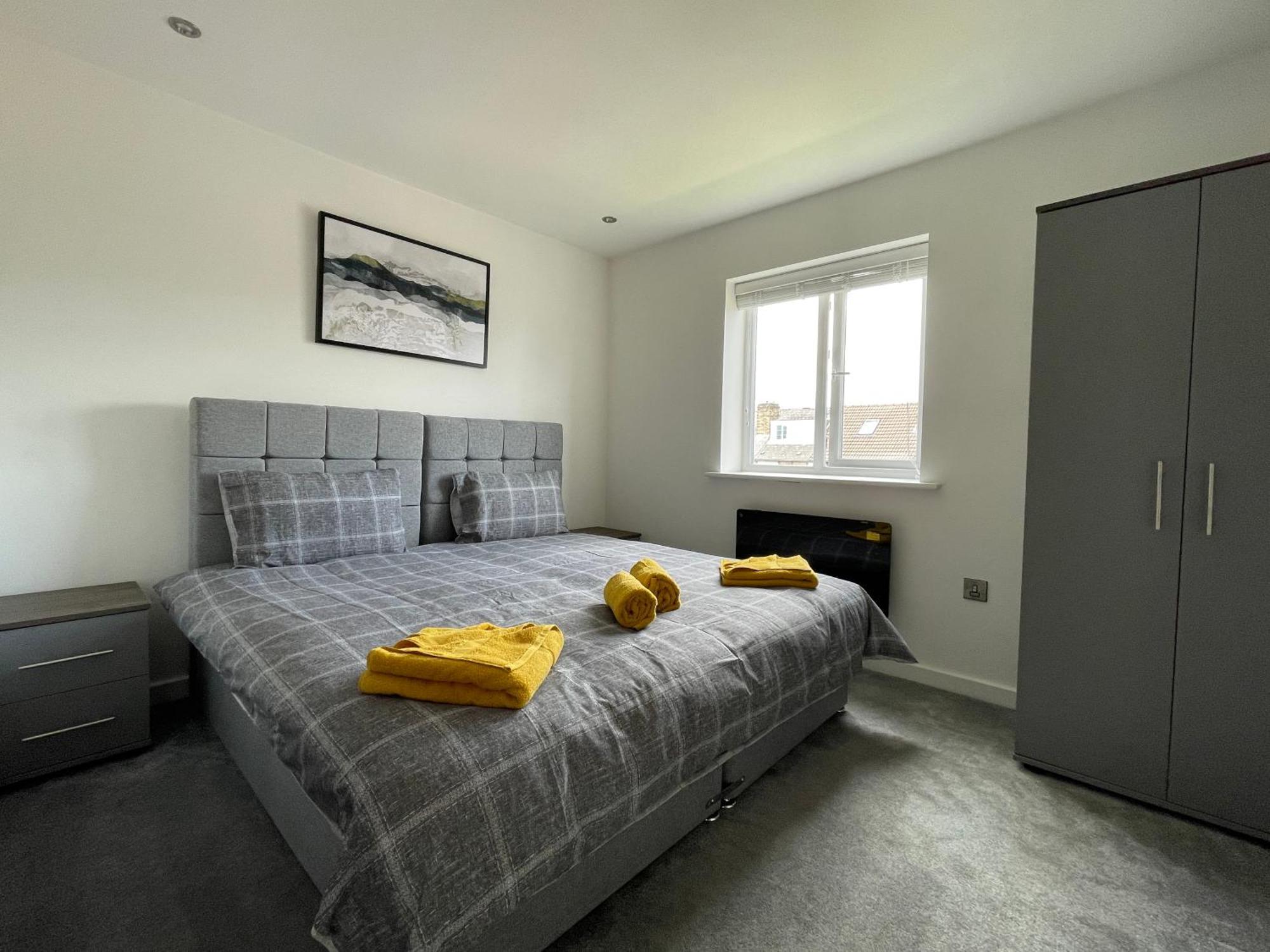 Stylish And Modern 2Br Apartment With Parking Шефилд Екстериор снимка
