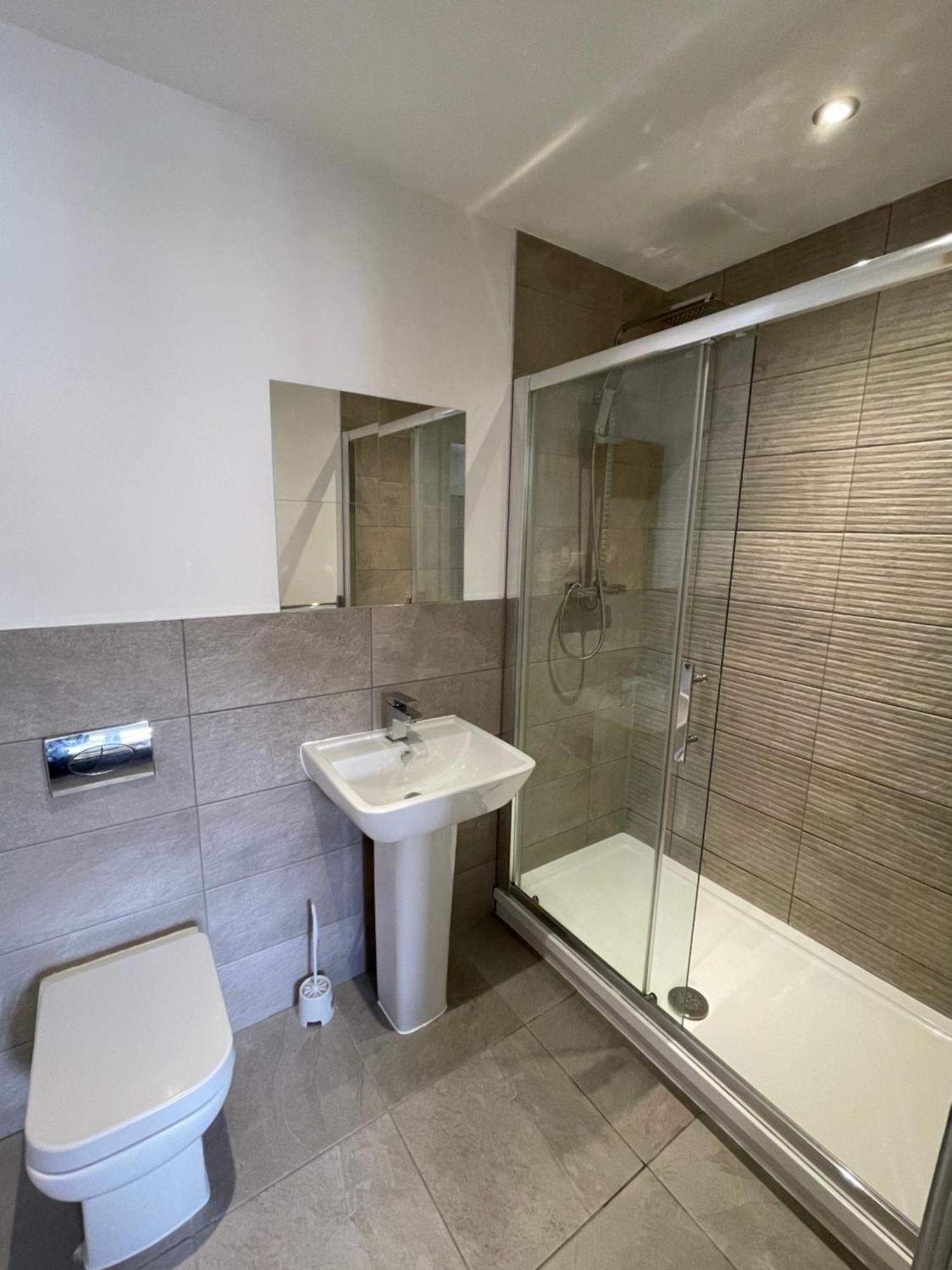 Stylish And Modern 2Br Apartment With Parking Шефилд Екстериор снимка