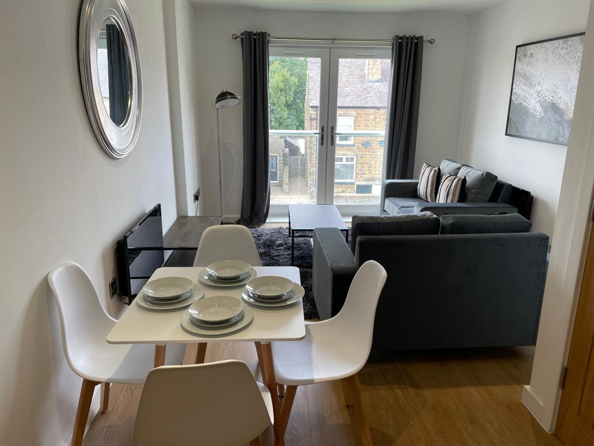 Stylish And Modern 2Br Apartment With Parking Шефилд Екстериор снимка