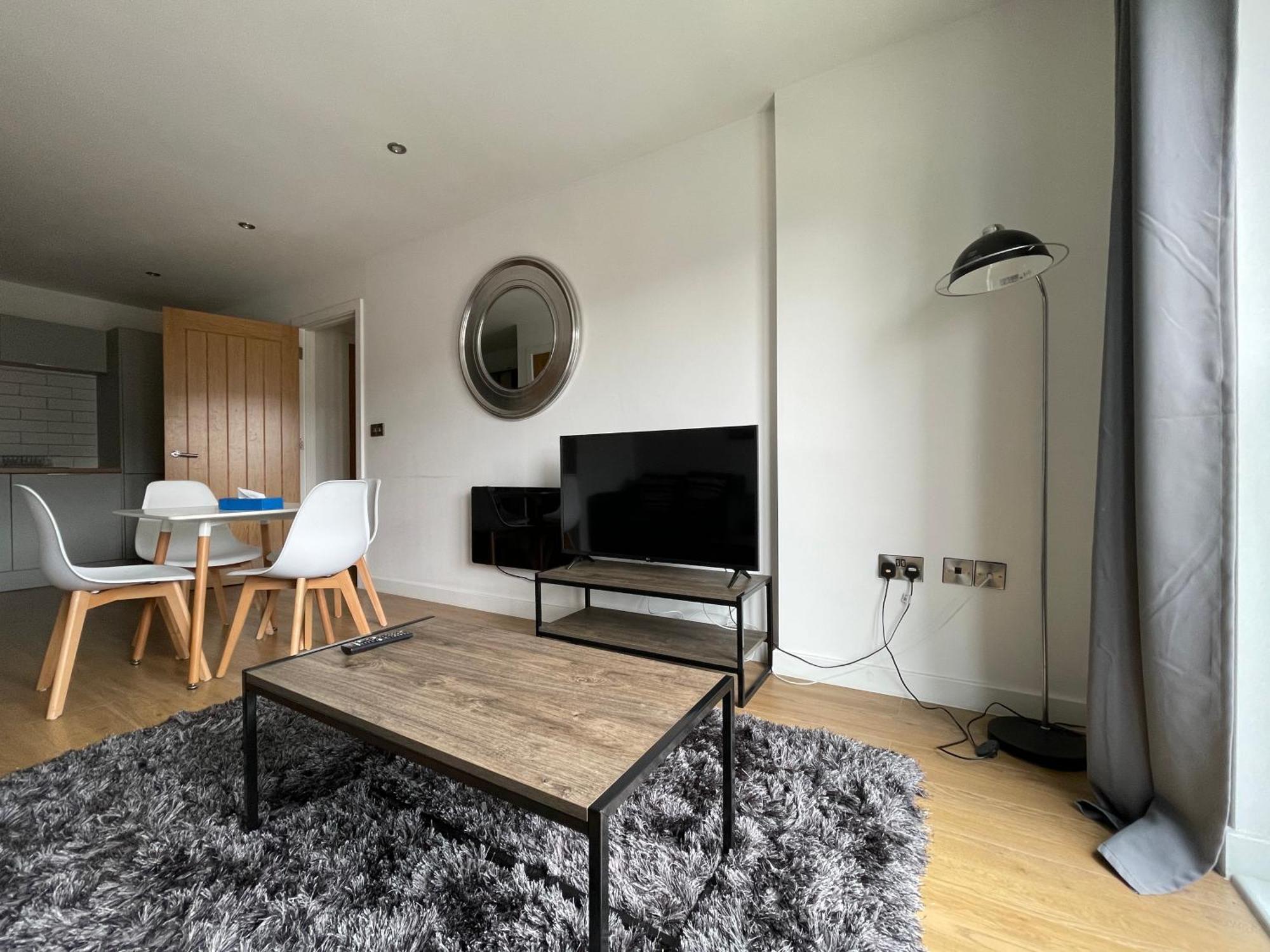 Stylish And Modern 2Br Apartment With Parking Шефилд Екстериор снимка